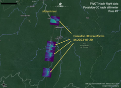 Série de formes d'ondes (zones colorées) acquises par l'altimètre nadir de Swot, Poséidon-3C, au-dessus de plusieurs fleuves du bassin du Maroni en Guyane française, Amérique du Sud, le 20 janvier 2023. Série de formes d'ondes (zones colorées) acquises par l'altimètre nadir de Swot, Poséidon-3C, au-dessus de plusieurs fleuves du bassin du Maroni en Guyane française, Amérique du Sud, le 20 janvier 2023. (Crédit Cnes (Sophie Le Gac & Alexandre Guérin))