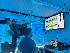 Measurements of the Amazon flow using ADCP instruments at Óbidos gauge station (Credit SGB/CPRM-IRD). Measurements of the Amazon flow using ADCP instruments at Óbidos gauge station (Credit SGB/CPRM-IRD).