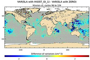 maps of reduction of Cryosat-2 SLA crossovers variance when using the new MIOST-IT M2 model instead of a zero IT correction (above), or instead of the Zaron-2019 M2 solution below. Blue spots indicate an improvement when using the MIOST-IT solution. Analysis was conducted on C2 cycles 96-124, which are independent from both the MIOST-IT and the Zaron_2019 models.